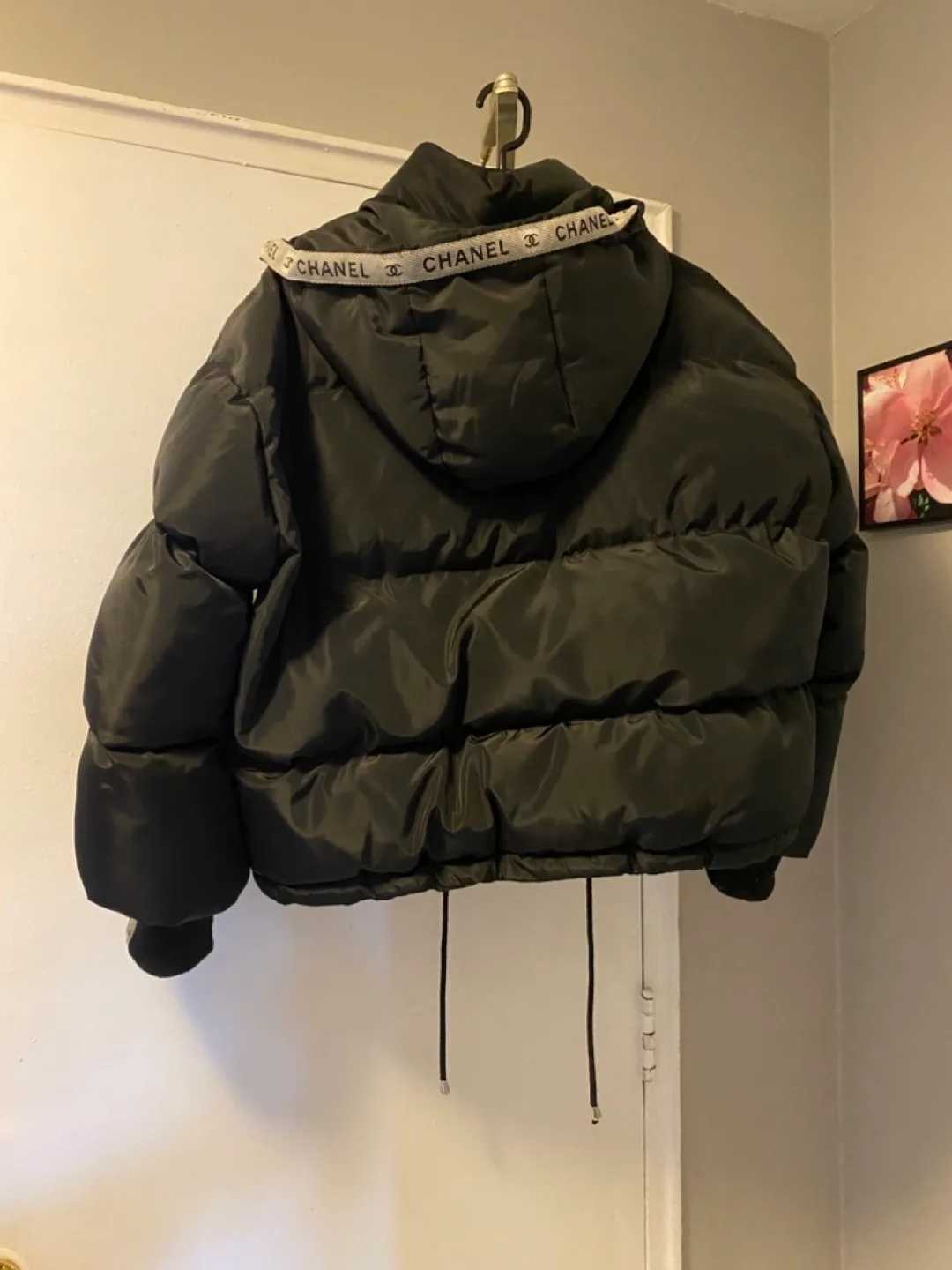 Black puffer jacket size medium image indicator(2)