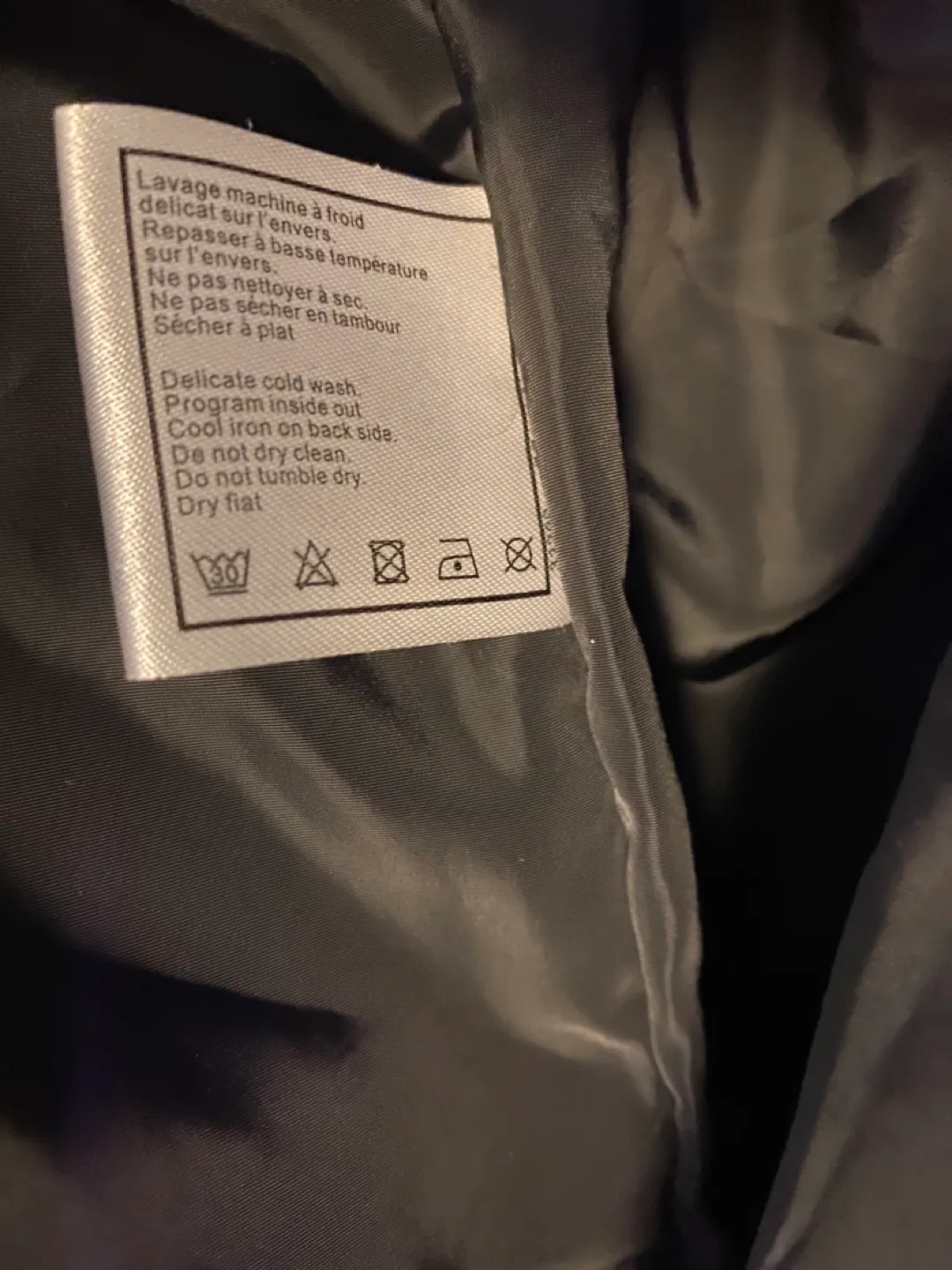 Black puffer jacket size medium image indicator(4)