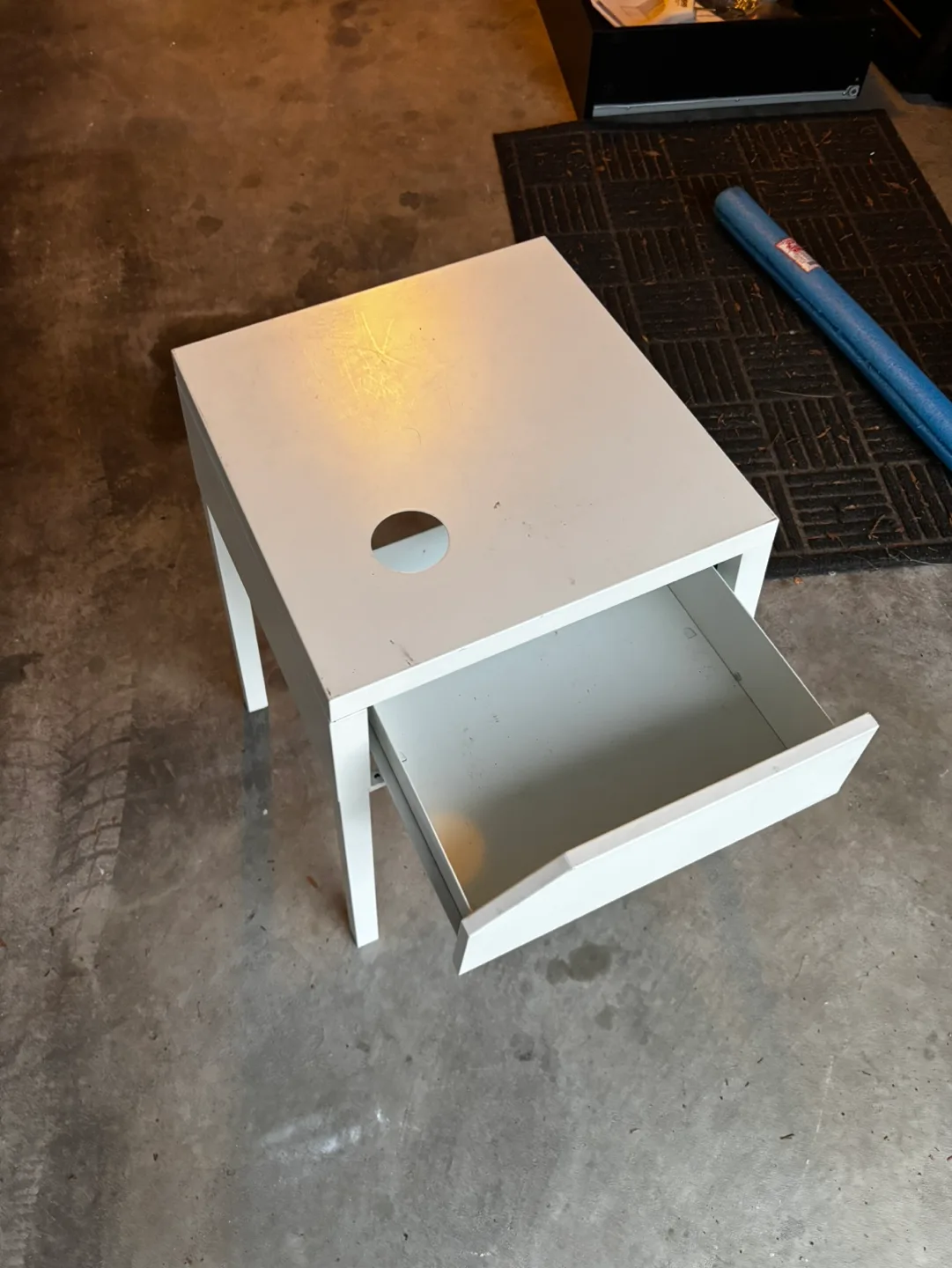 White Nightstand with One Drawer image indicator(2)