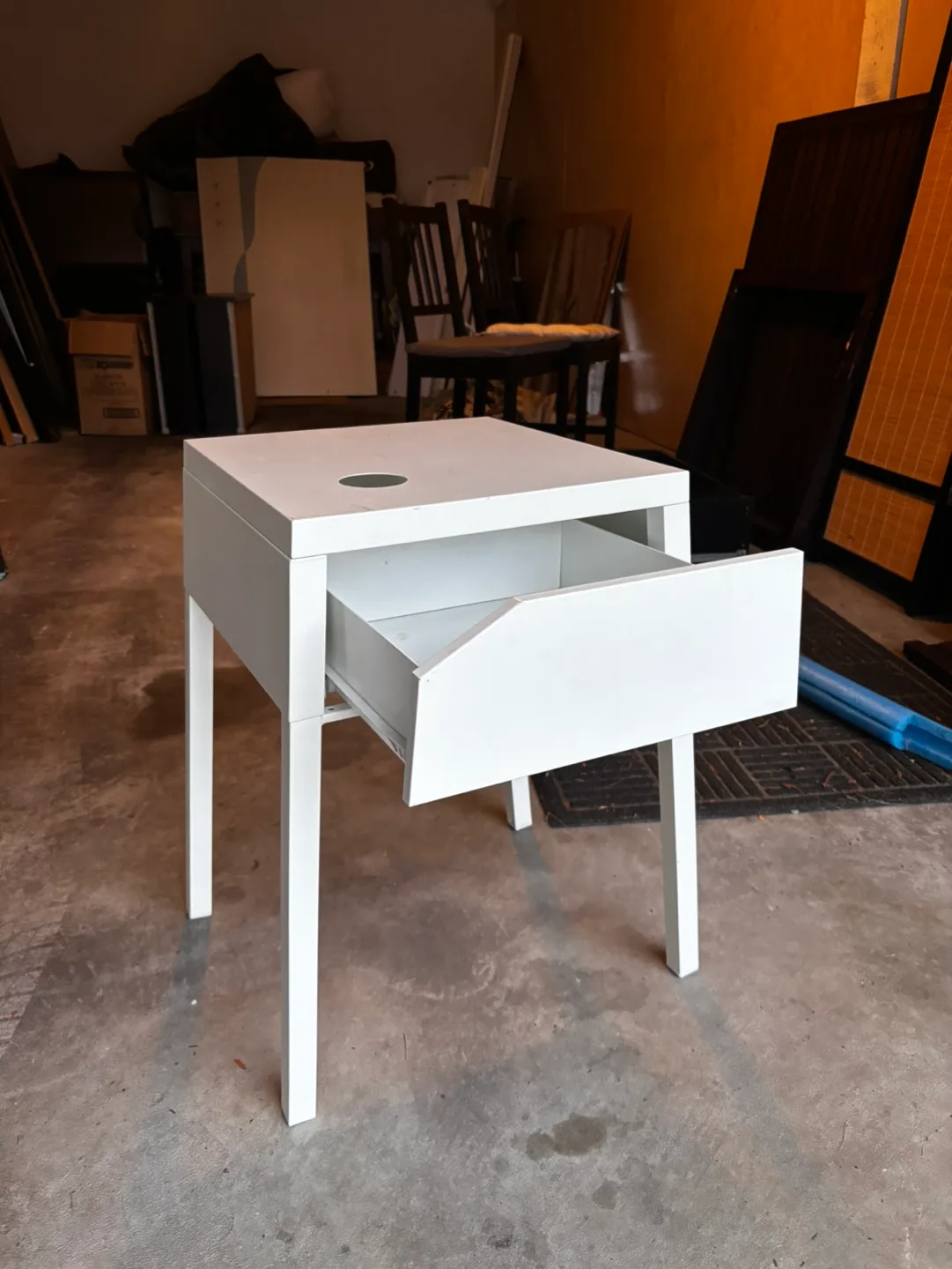 White Nightstand with One Drawer image indicator(3)