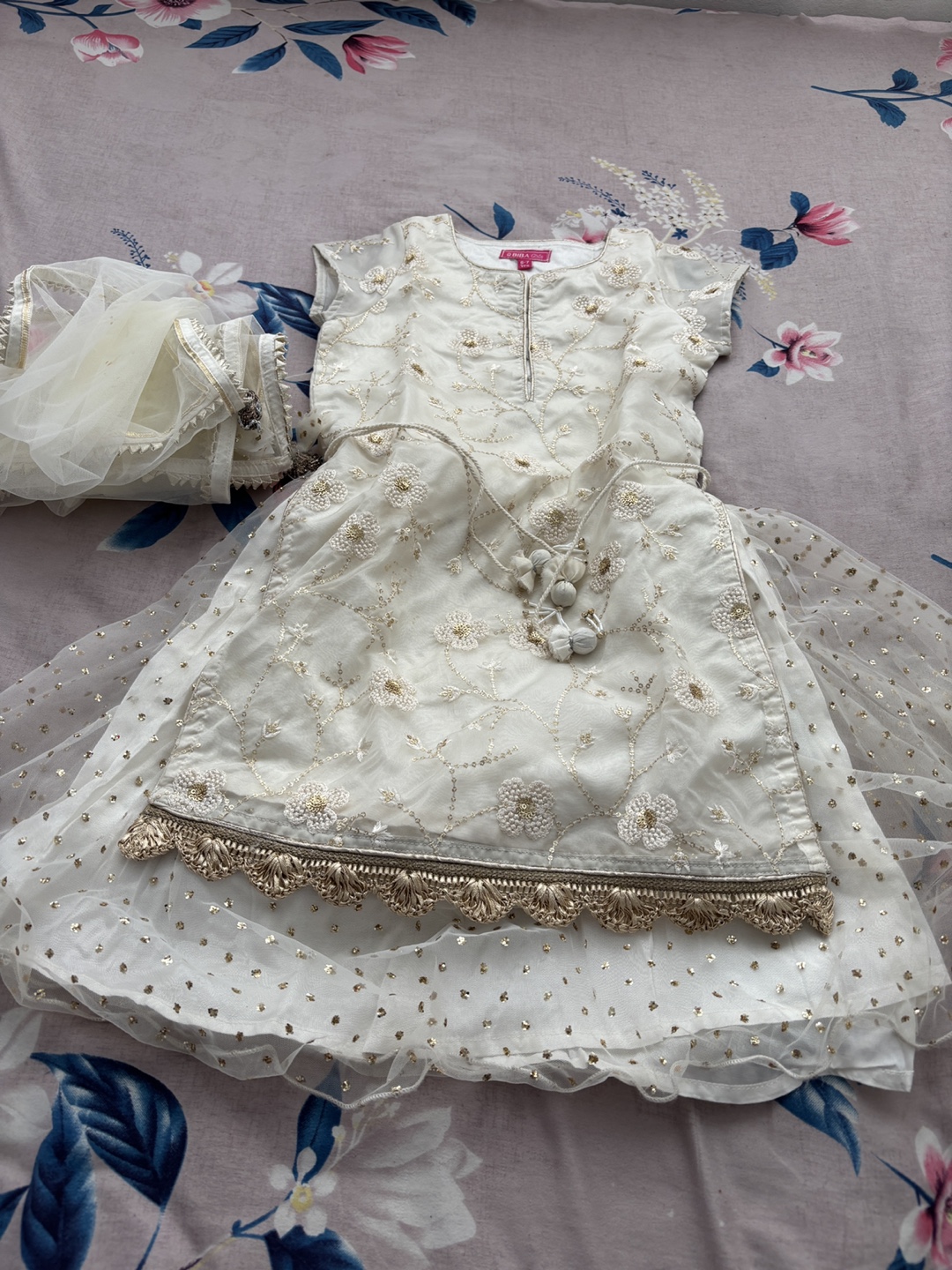 Girls' Off-White Embroidered Kurta Set