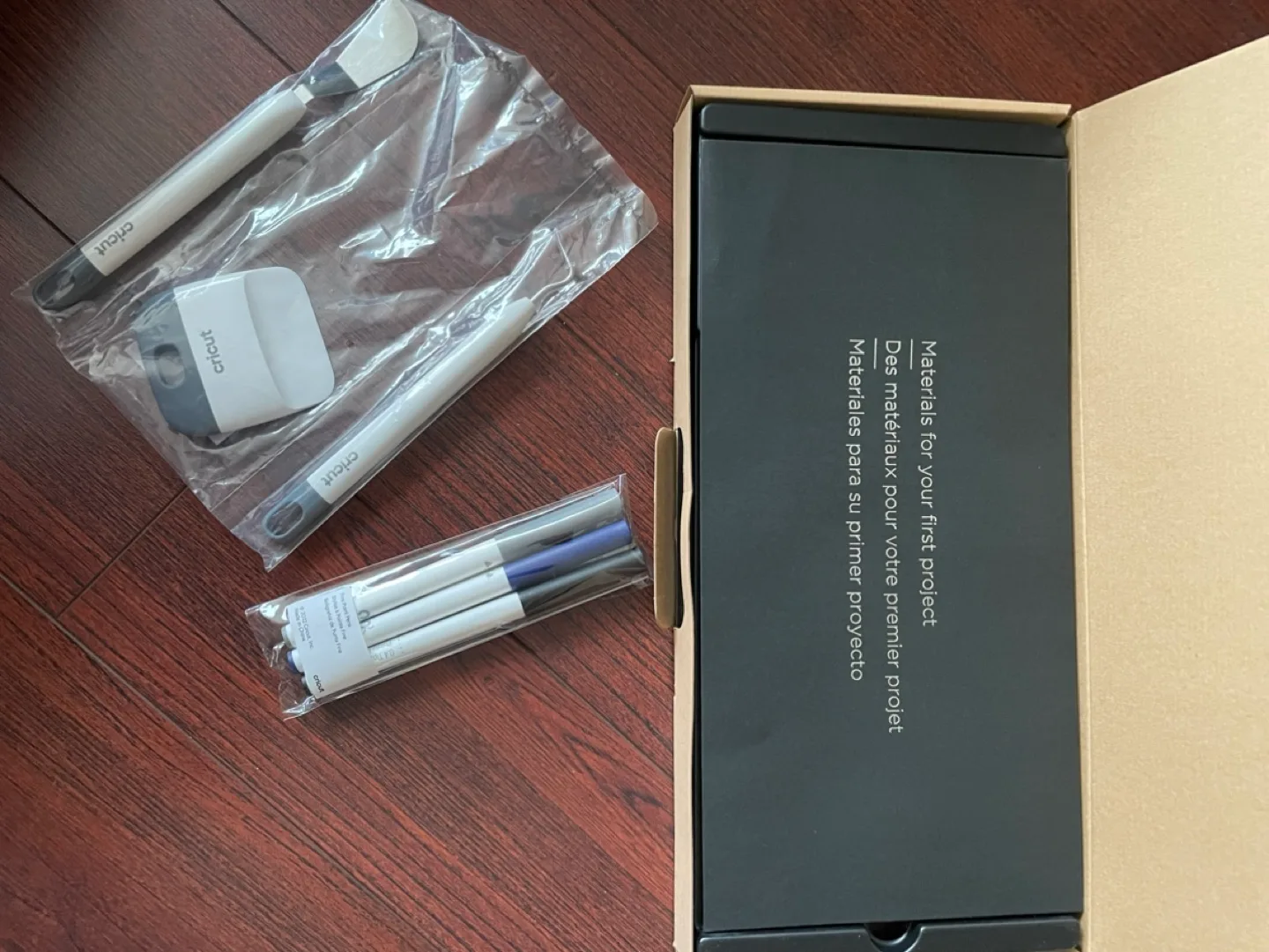 BNIB Cricut Maker - Champagne image indicator(6)