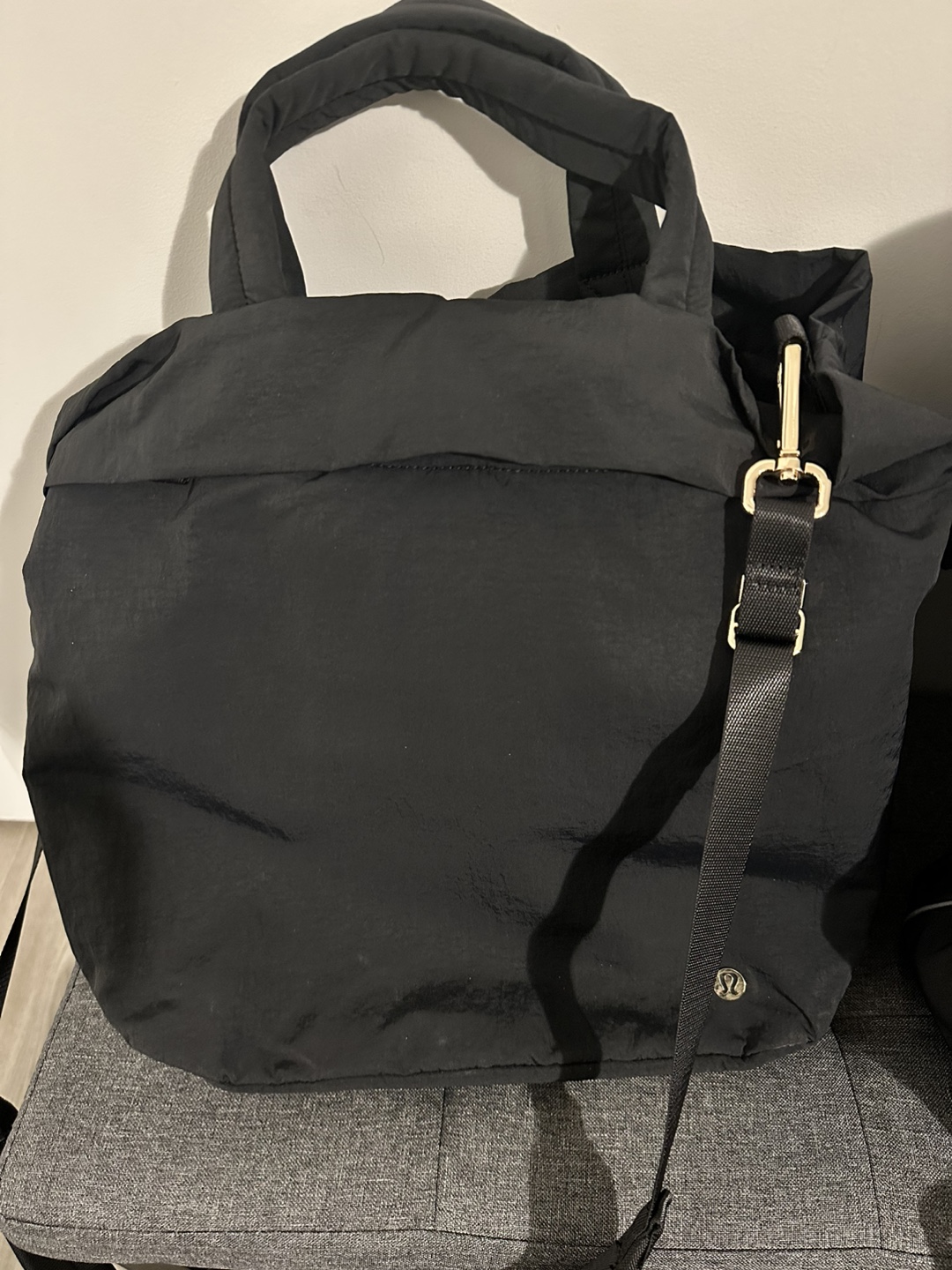 Lululemon On My Level Tote Bag 20L - Black/Gold