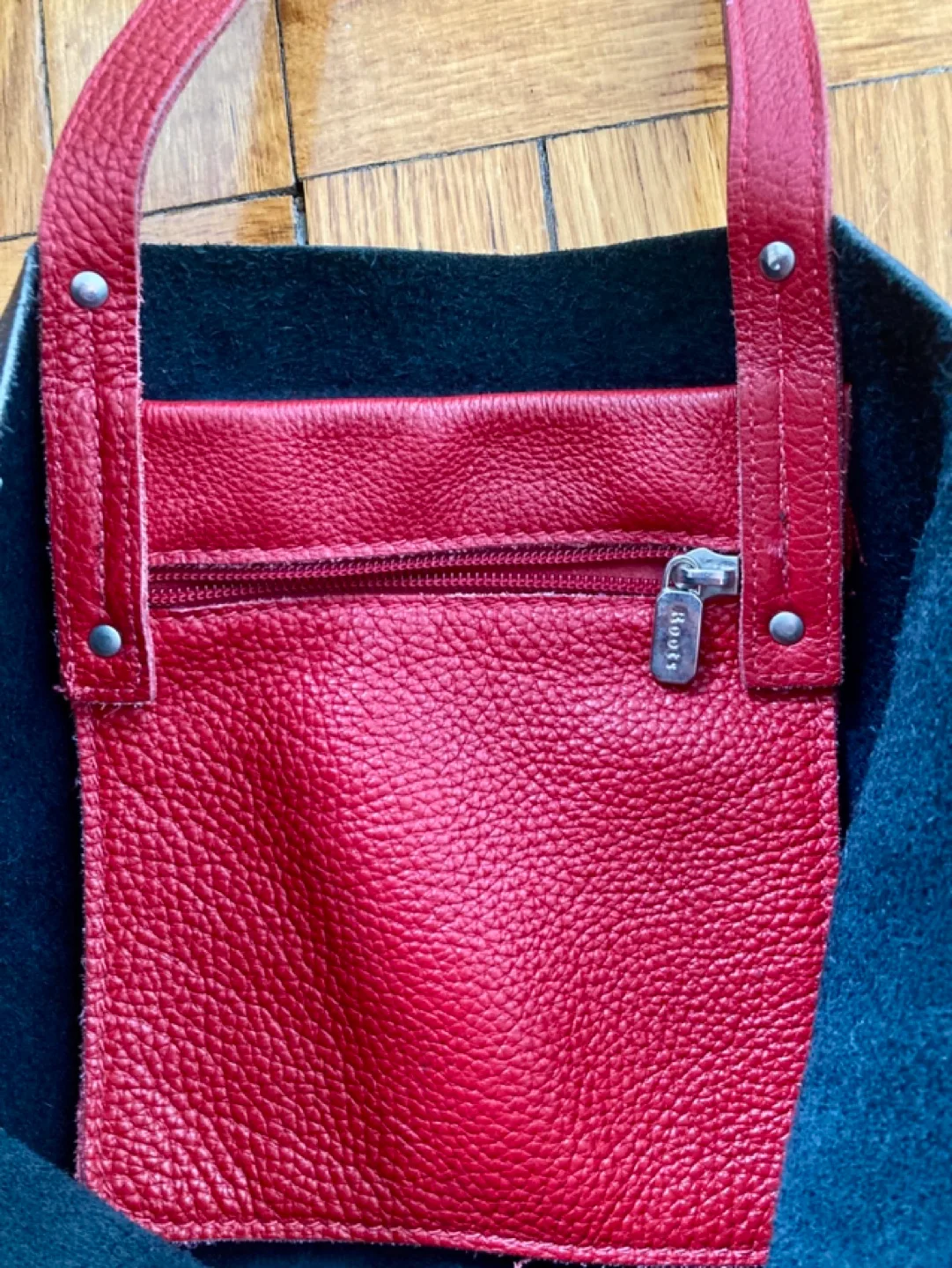 🍁EUC Roots leather slouch tote image indicator(3)