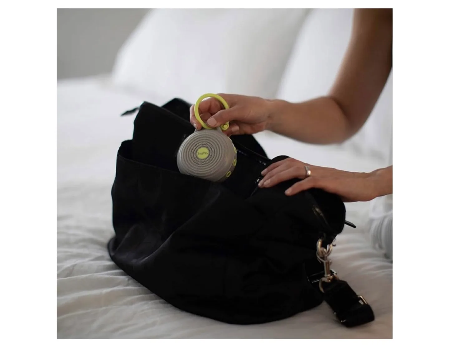 Yogasleep Hushh portable sound machine for baby image indicator(10)