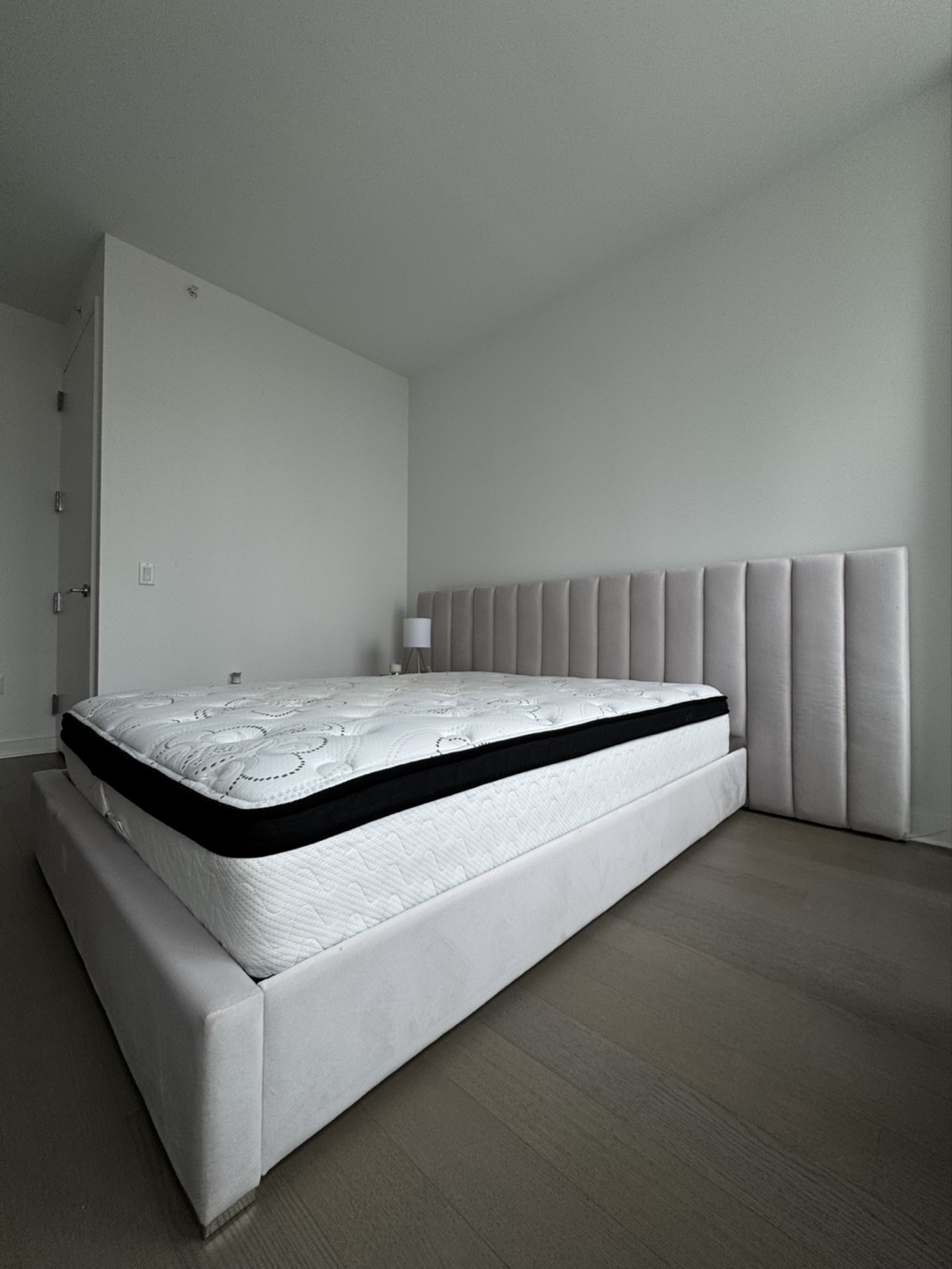 Queen Size Bed Frame with Mattress and Headboard - photo 3