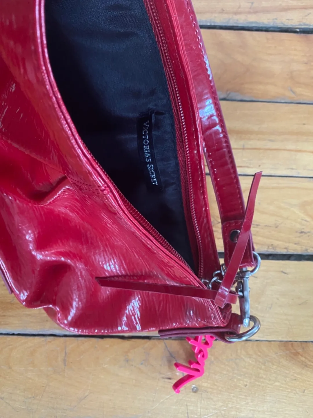 Red Victoria's Secret Shoulder Bag💚 image indicator(5)