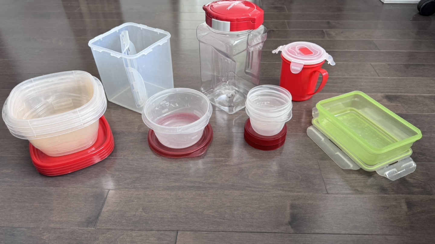 Assorted Plastic Food Storage Containers 💚