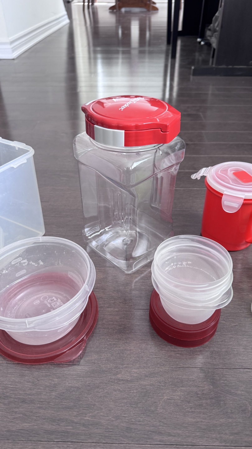 Assorted Plastic Food Storage Containers 💚 - photo 3