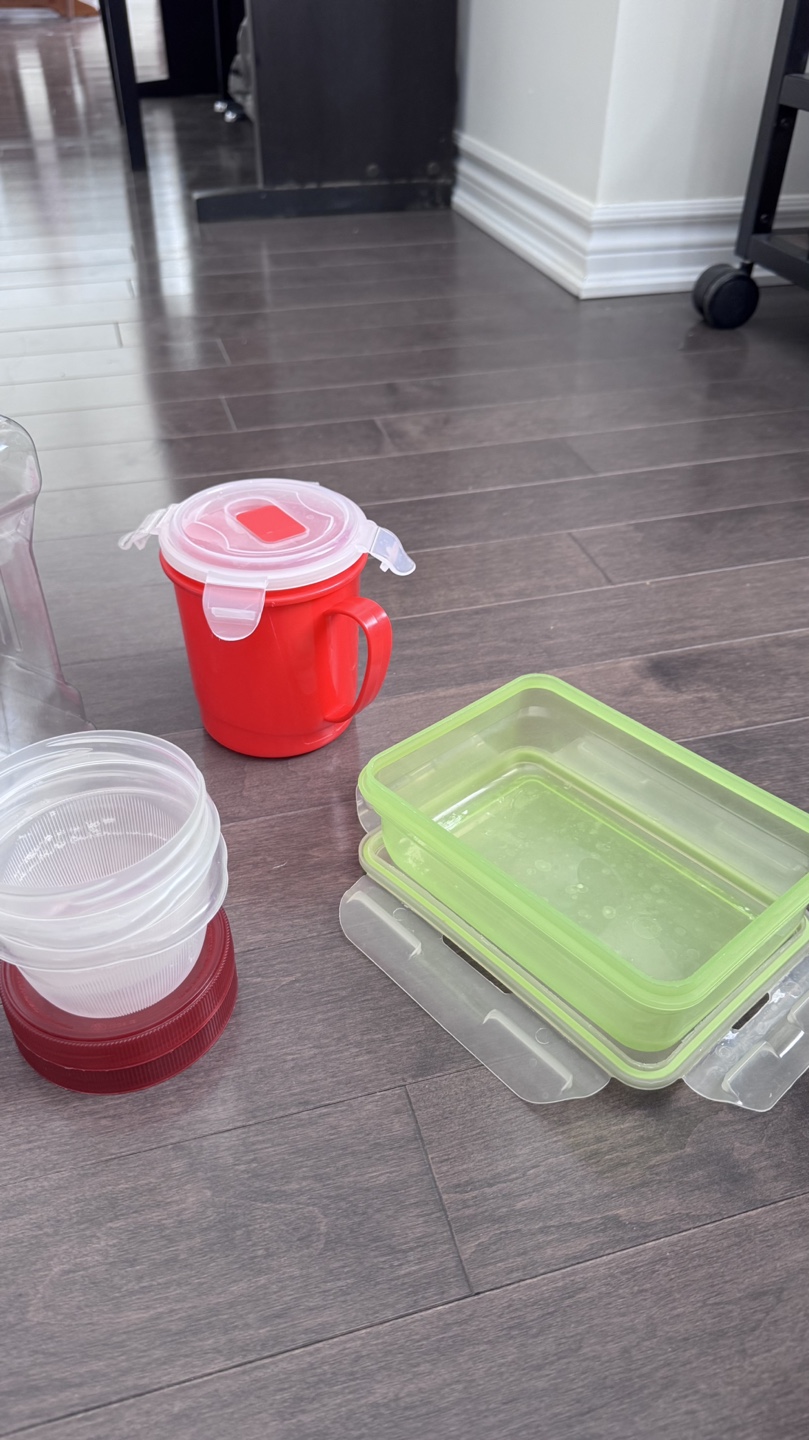Assorted Plastic Food Storage Containers 💚 - photo 4