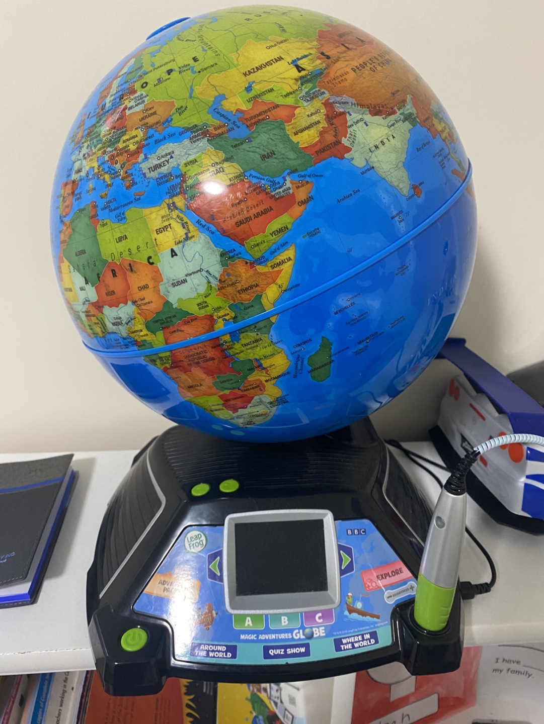 LeapFrog Magic Adventures Globe