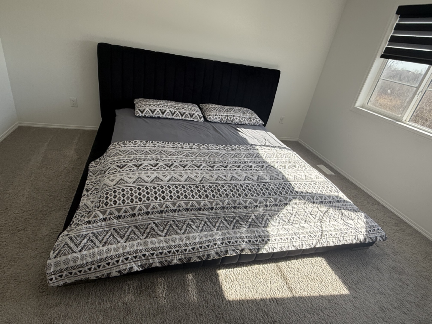 King Size Platform Bed Frame & Eight Drawer Dresser - photo 2
