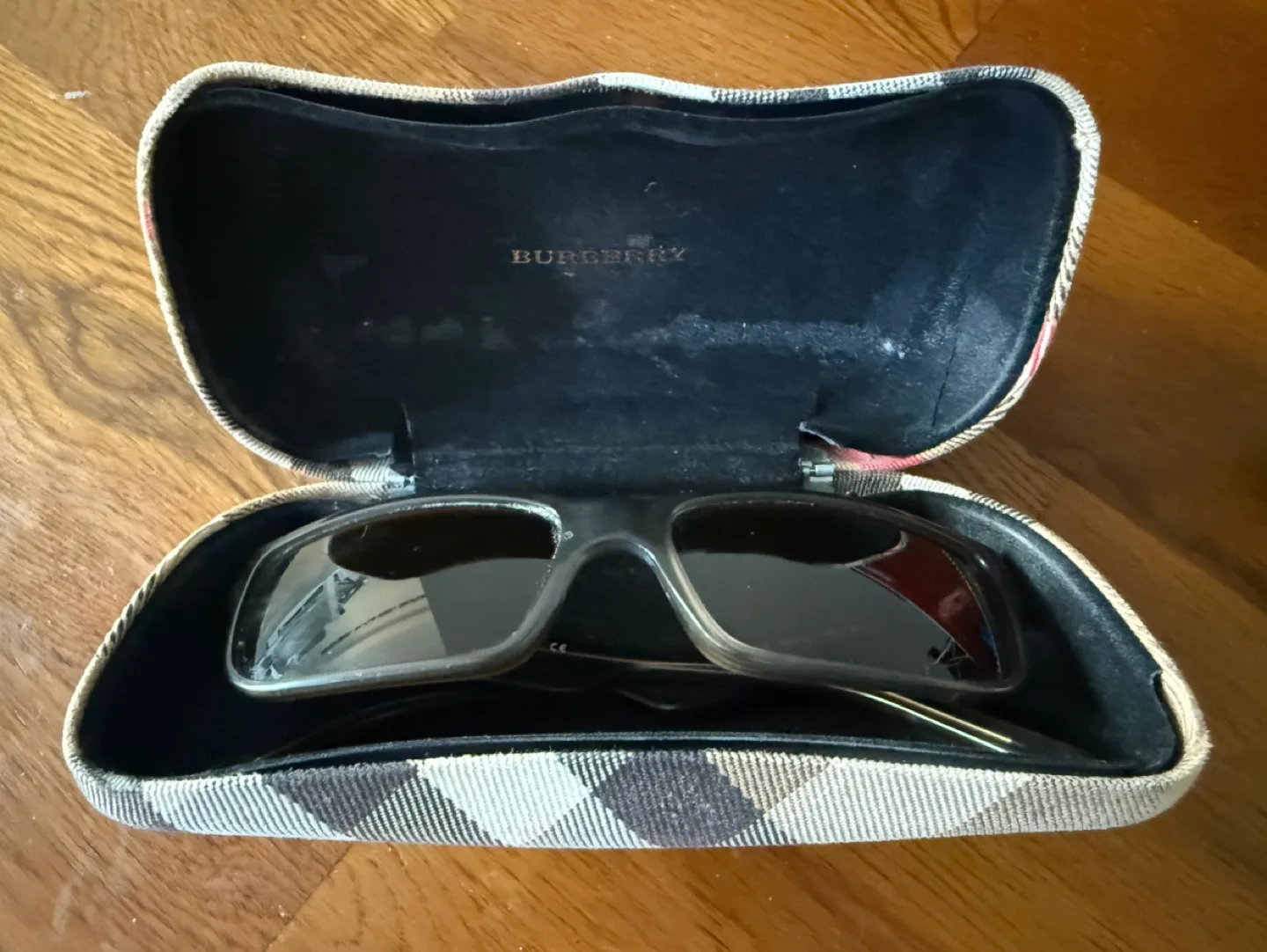 Burberry Sunglasses with Case image indicator(5)