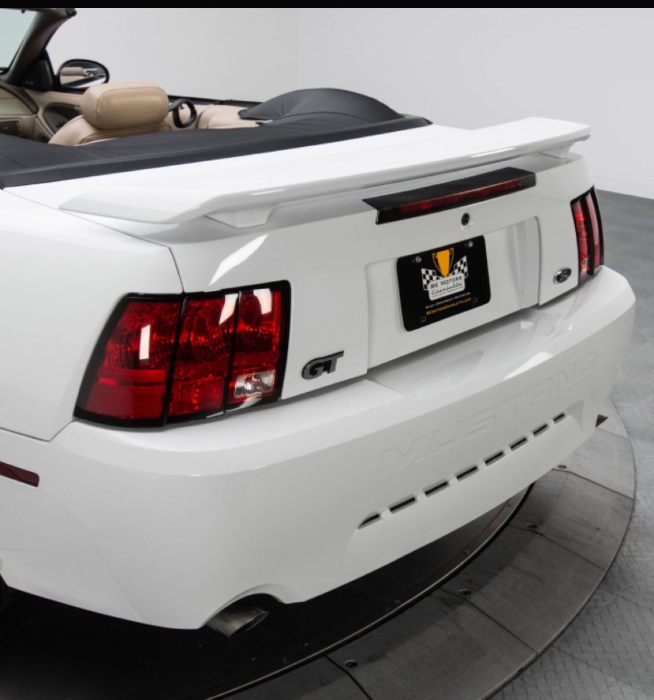 Ford Mustang spoiler wing