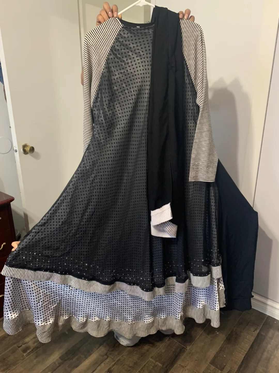 Elegant Black and White Abaya with Matching Hijab image indicator(3)