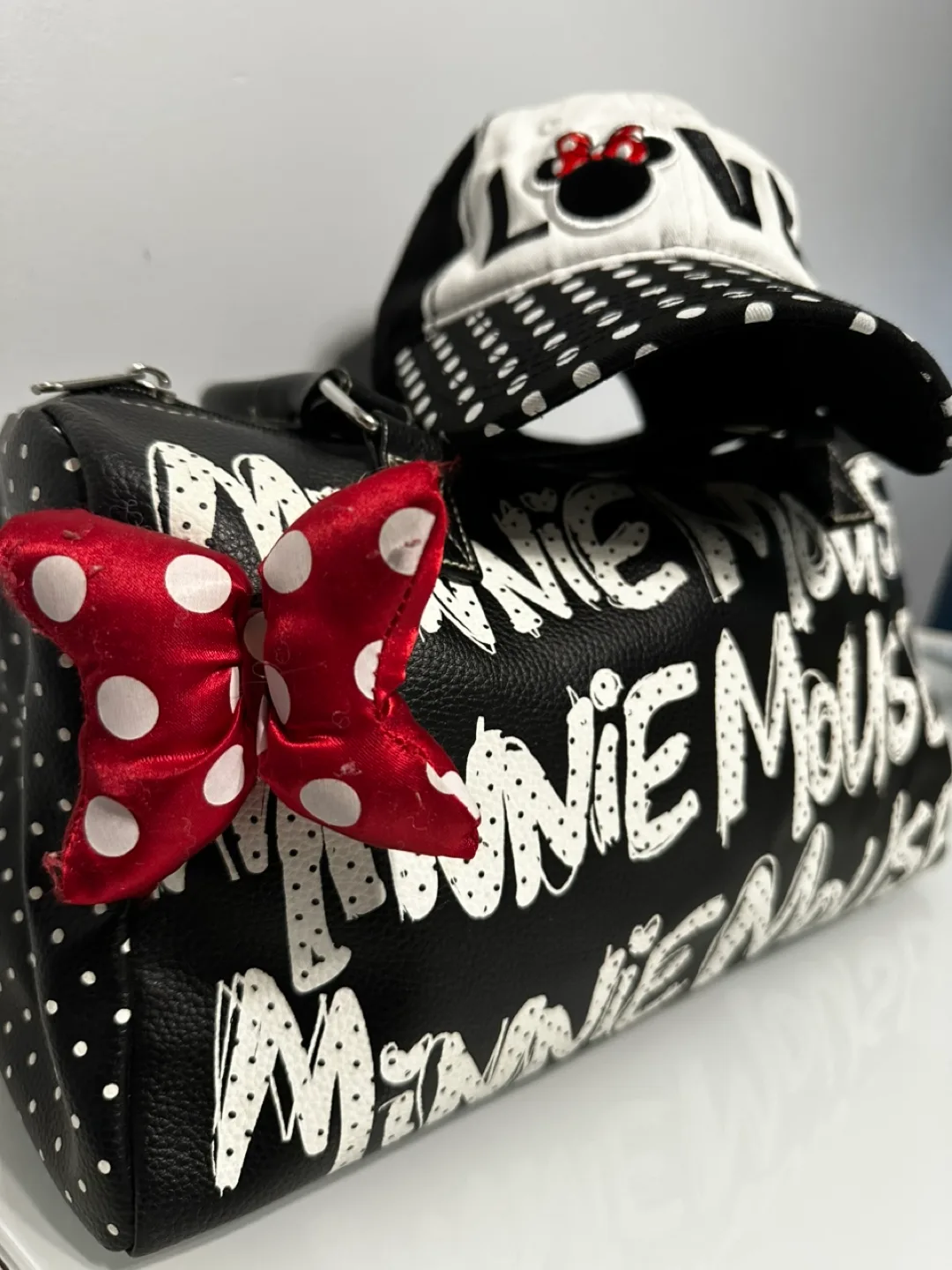 Disney Minnie Mouse handbag and hat set image indicator(4)