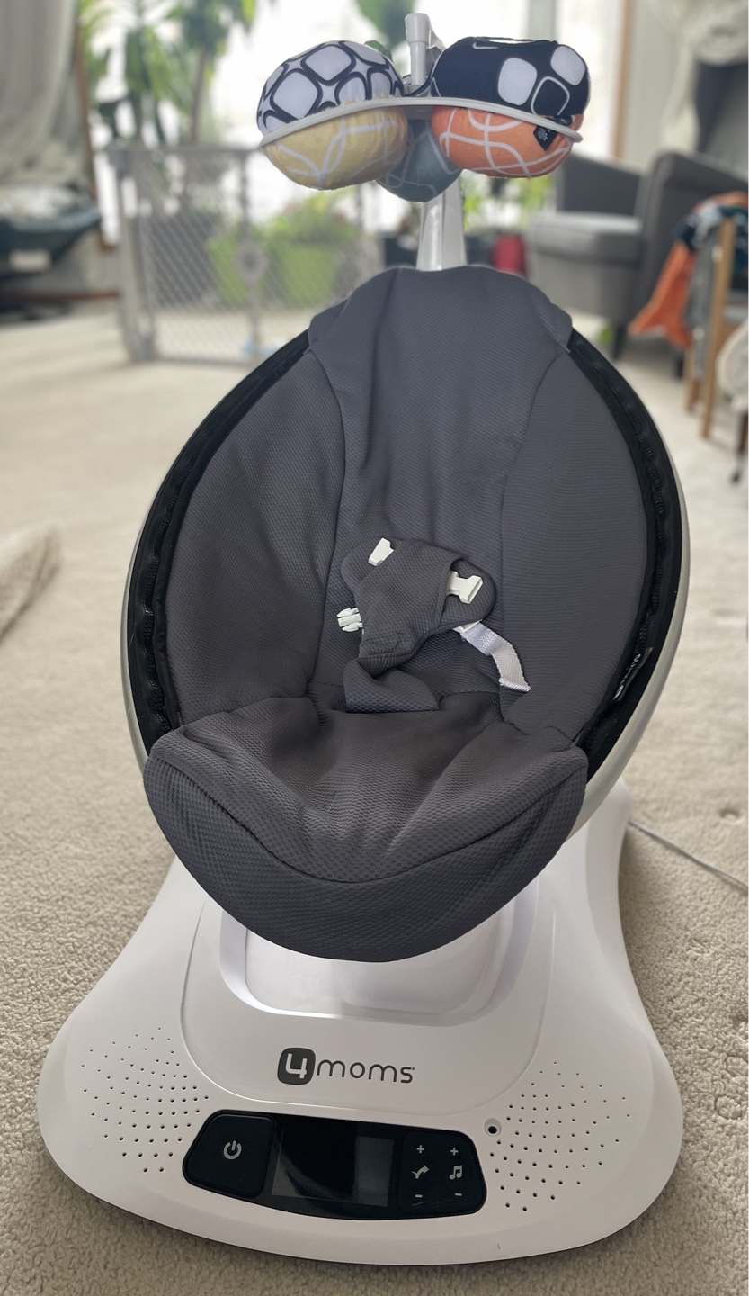 4moms mamaRoo4 Baby Swing with newborn insert