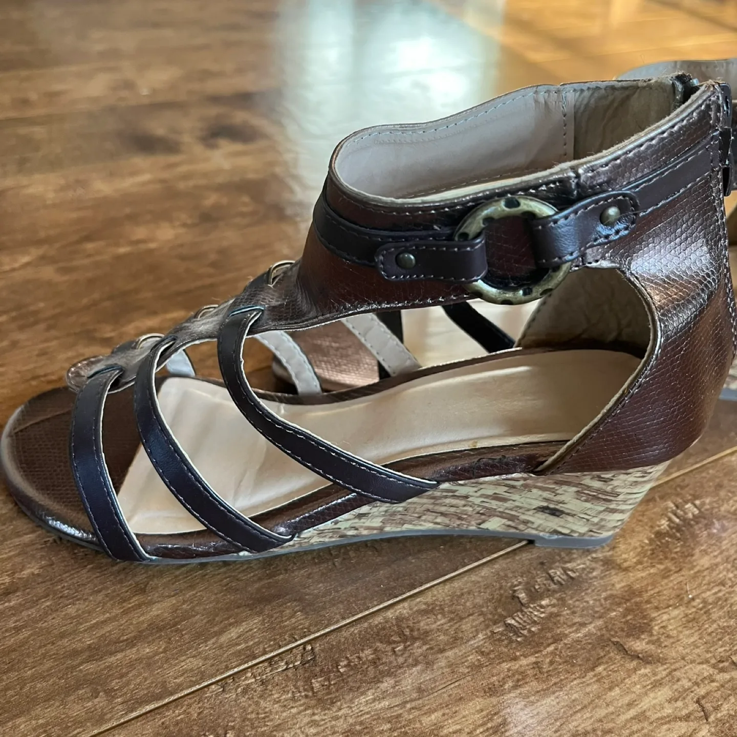 💚 Metallic Leather Gladiator Wedge Sandals image indicator(2)
