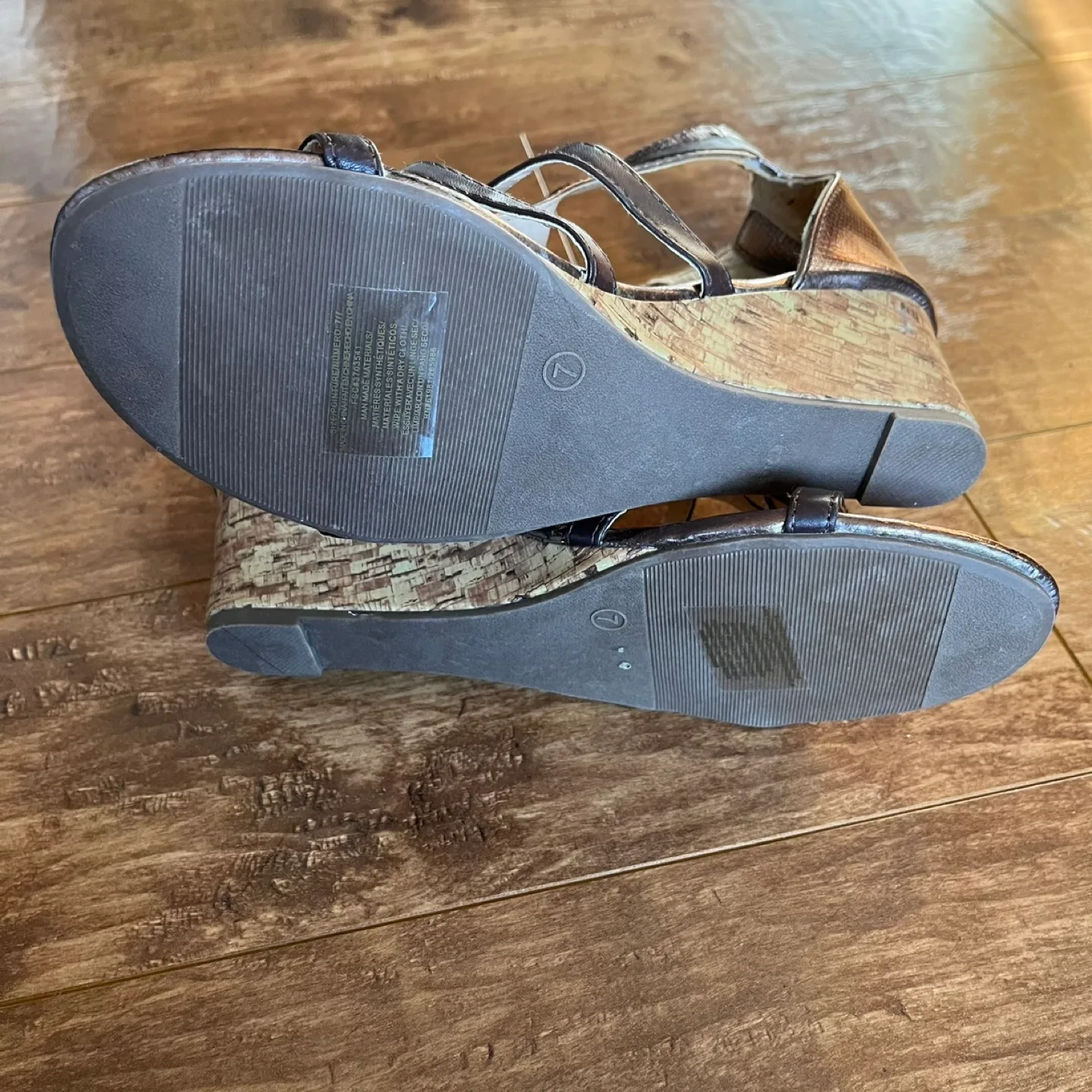 💚 Metallic Leather Gladiator Wedge Sandals image indicator(7)