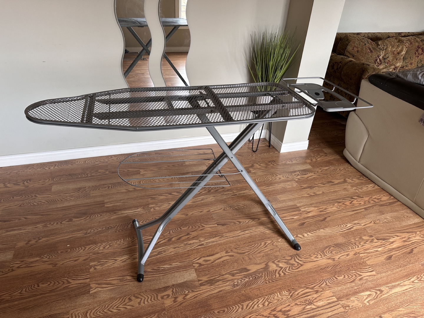 Ironing Board with Shelf - Grey Metal - photo 2