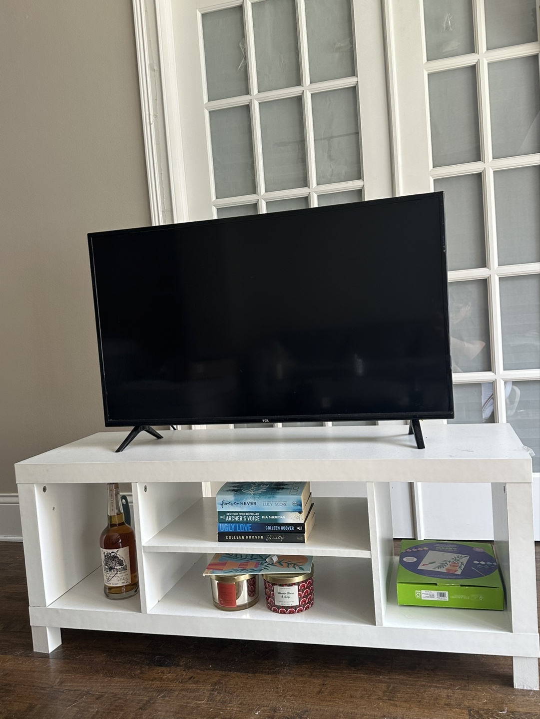 TCL TV and TV Stand 💚
