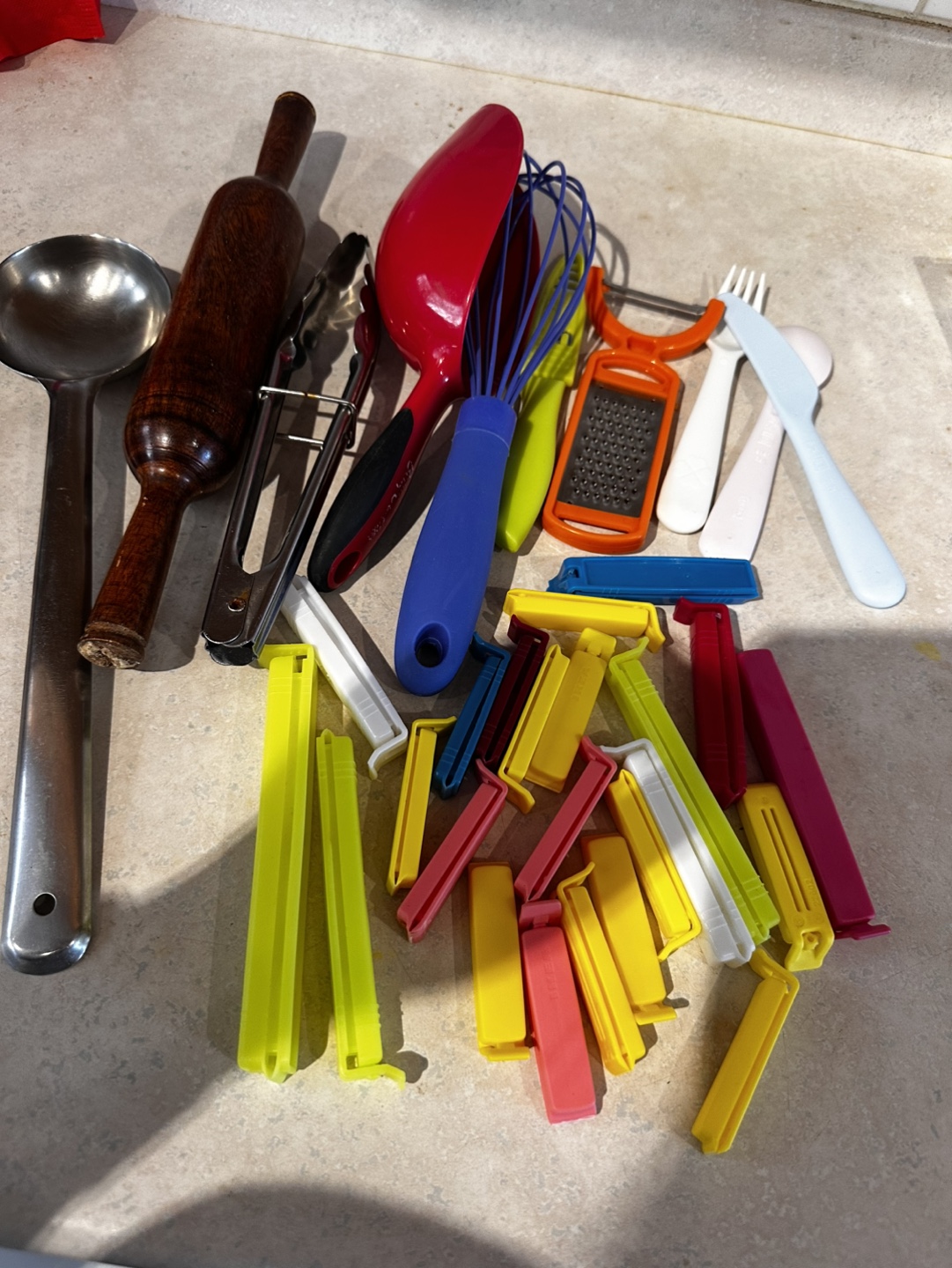 Kitchen Gadget Bundle: Rolling Pin, Bag Clips & More!