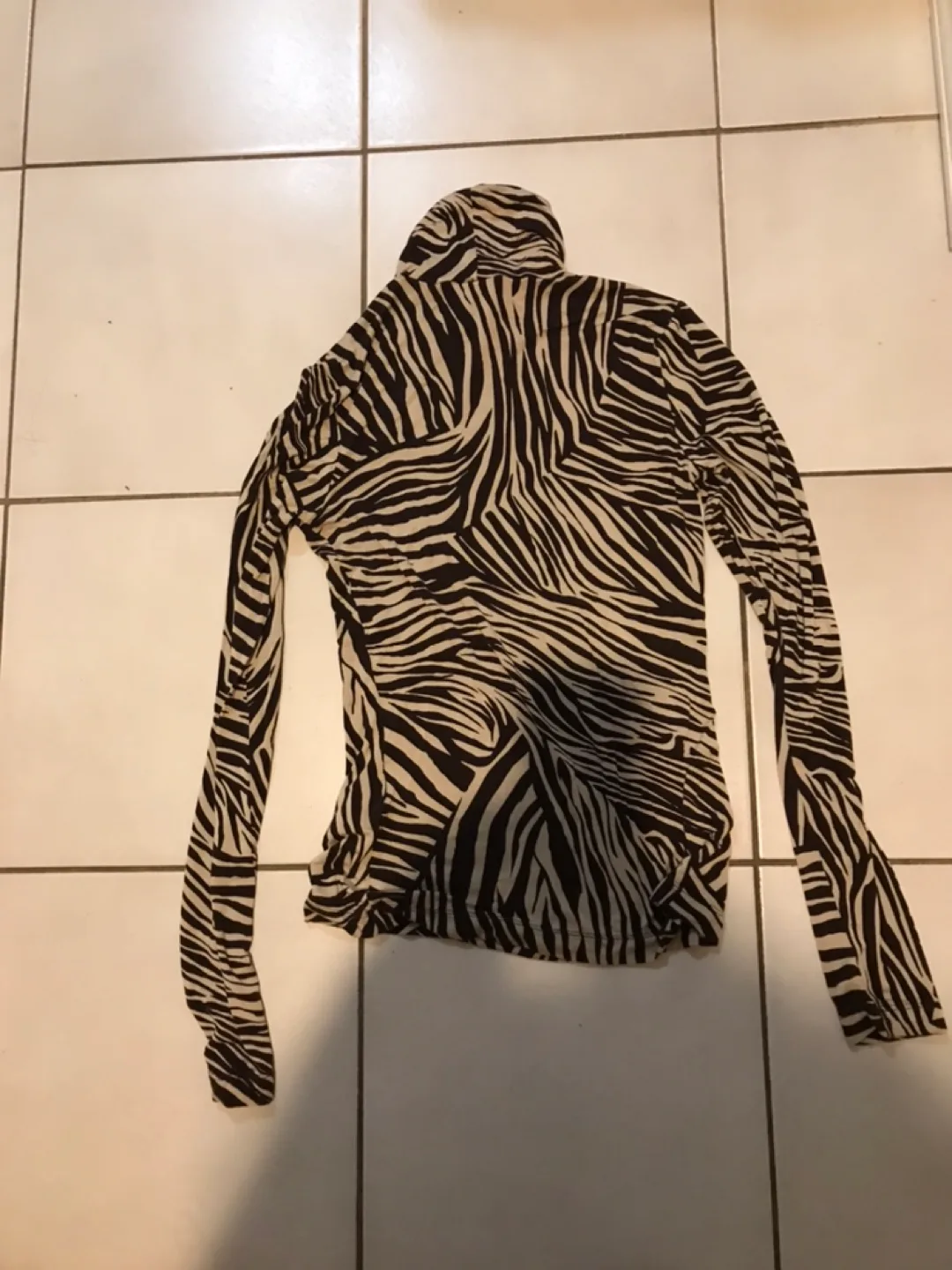 H&M Zebra Neck Long Sleeve Top - Size XS image indicator(3)