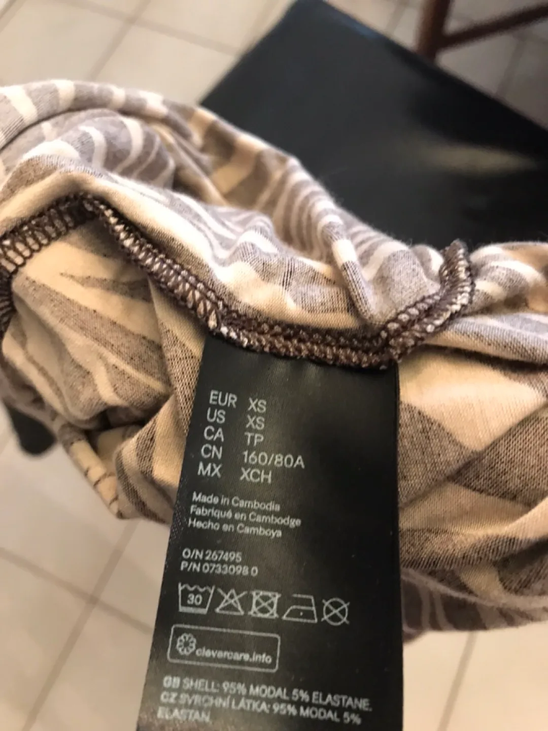 H&M Zebra Neck Long Sleeve Top - Size XS image indicator(4)