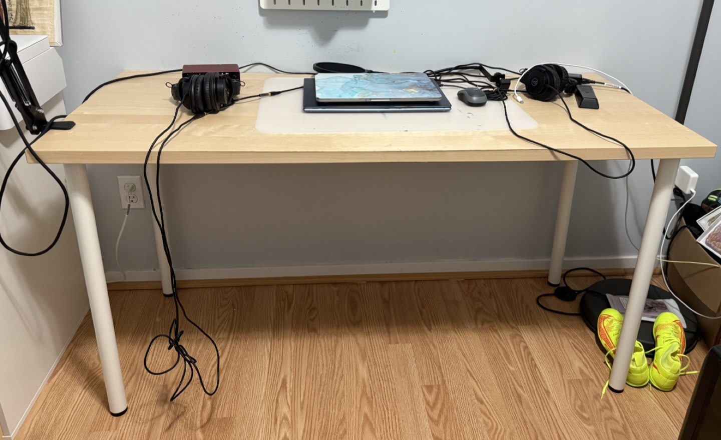 IKEA LINNMON Desk with White Legs