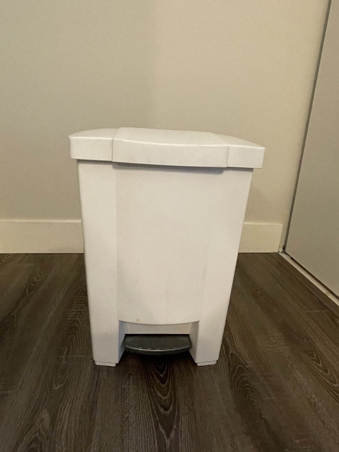 White Step Trash Can - photo 2