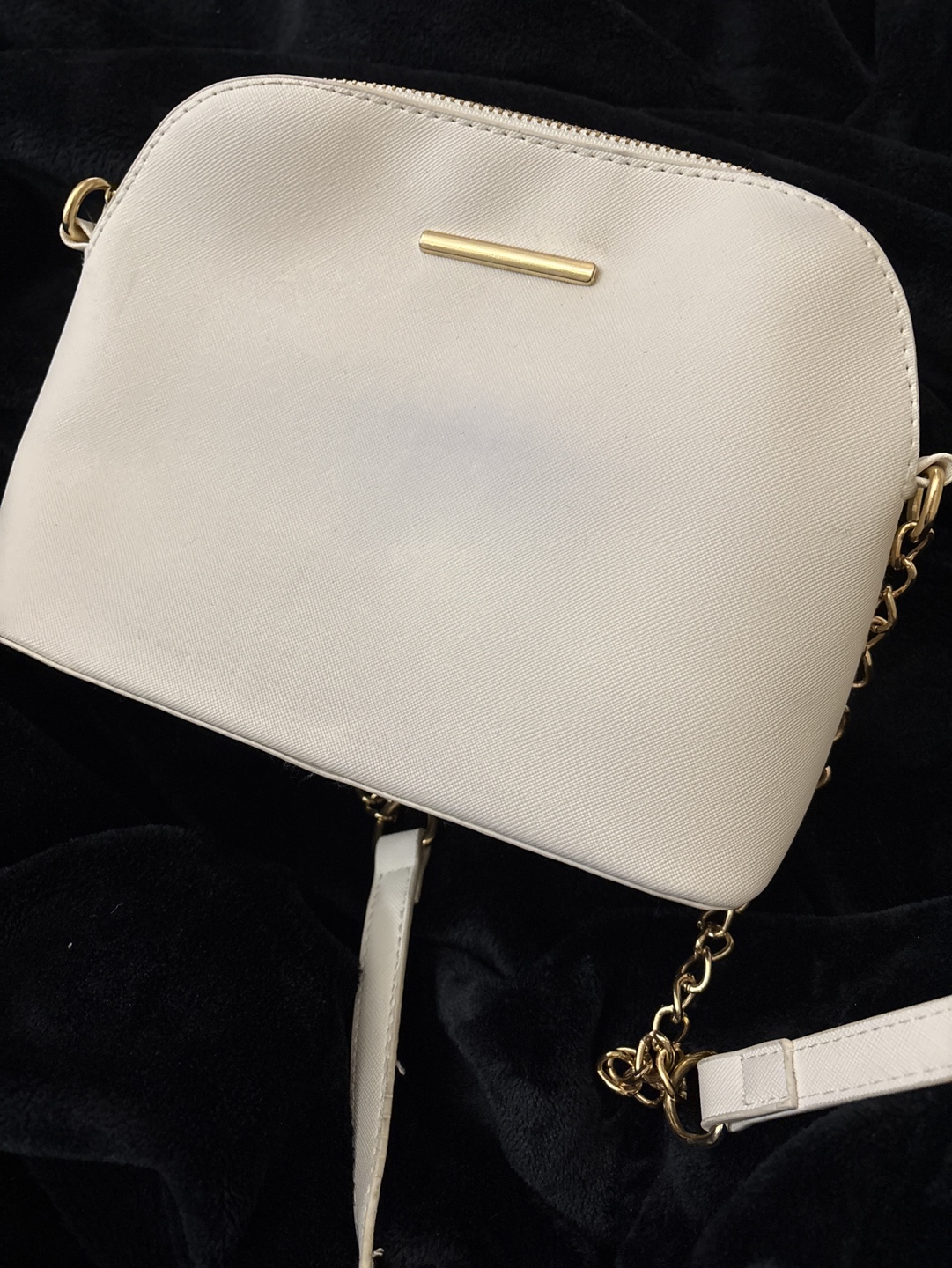 Cream-coloured Crossbody Bag with Gold Chain