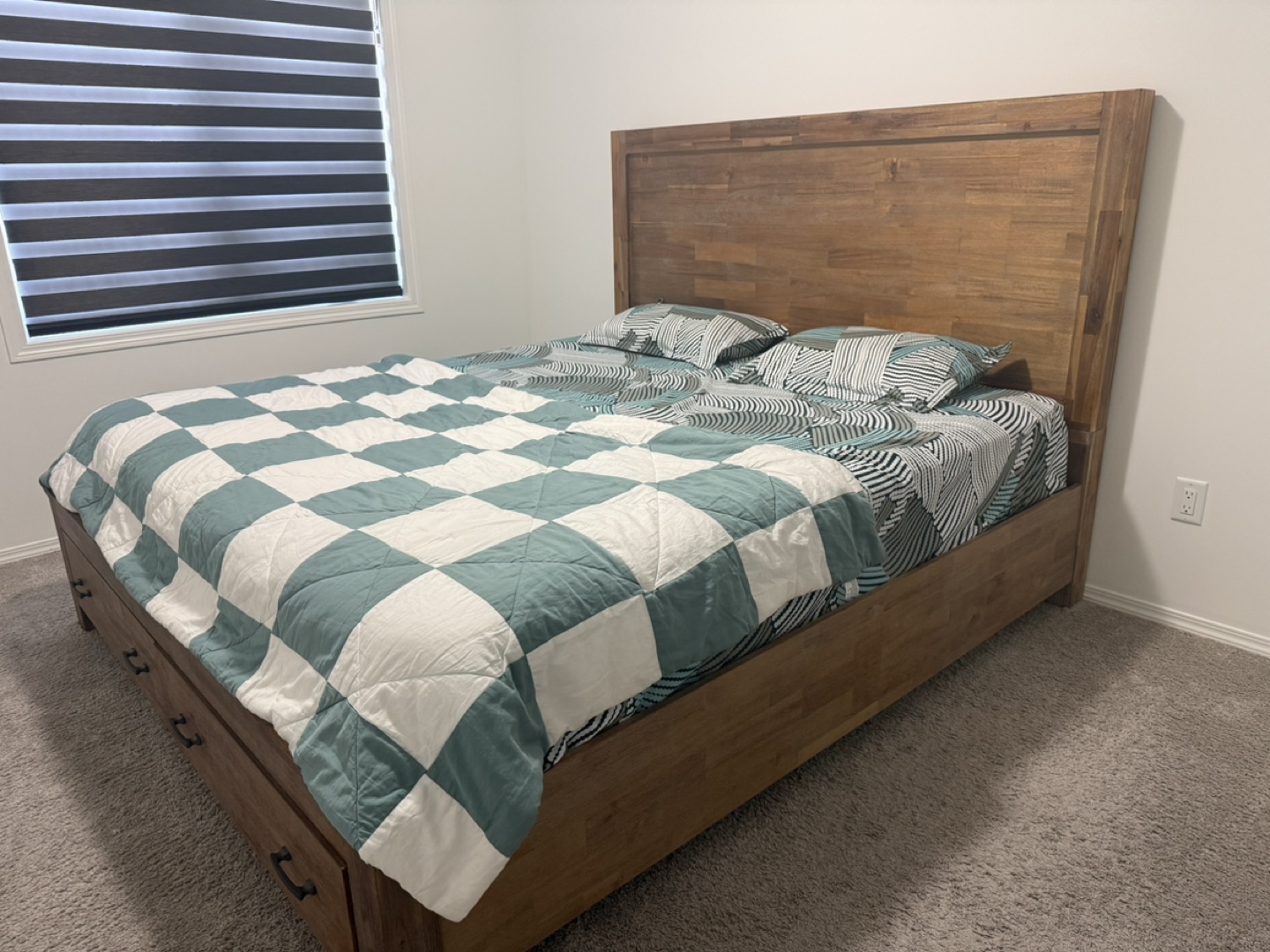 King-size Platform Bed Frame with Drawers