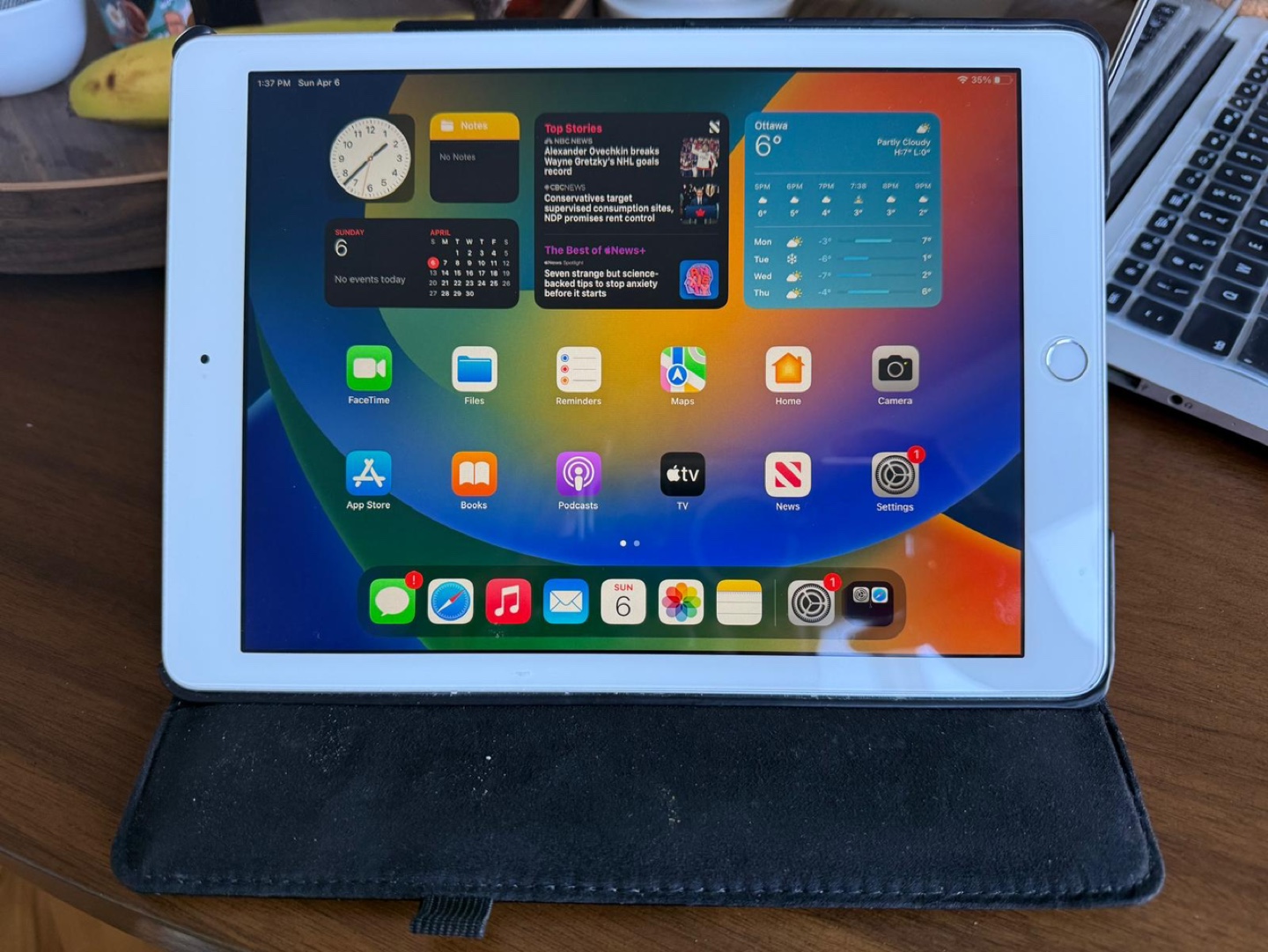 iPad - (6th Generation) - photo 2