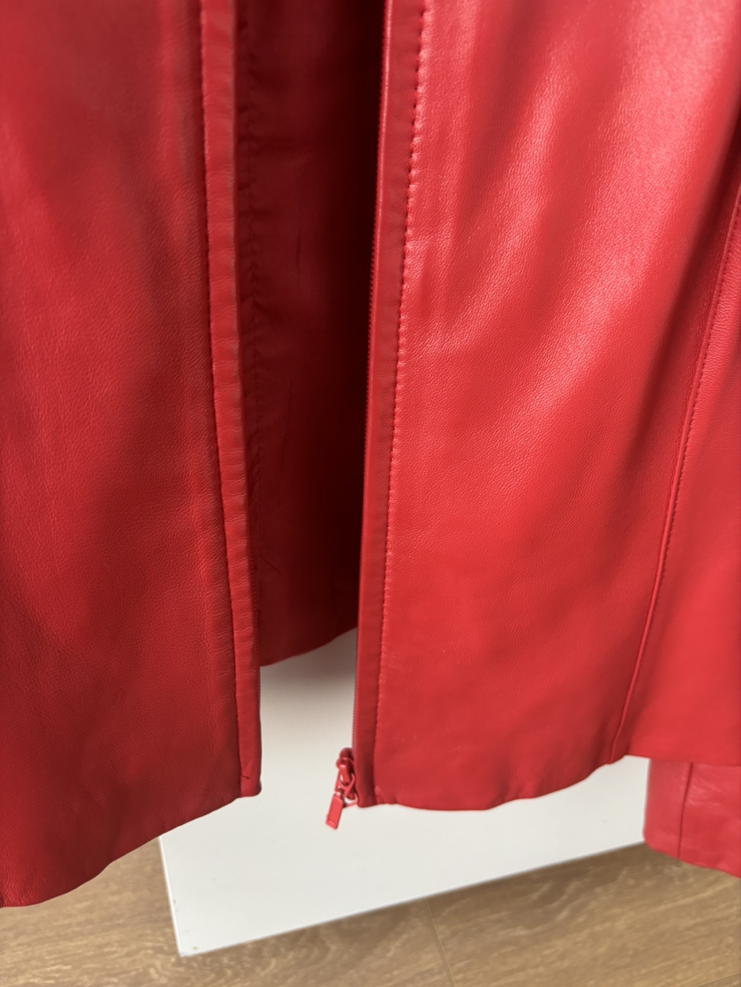 Danier Leather Jacket - Size L/G - photo 4