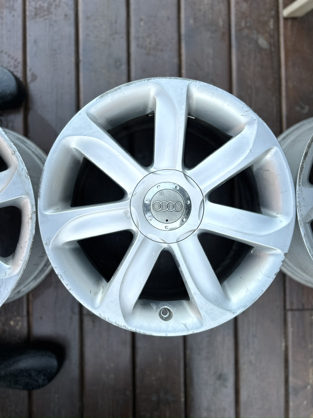 Set of four used Audi alloy rims - photo 3
