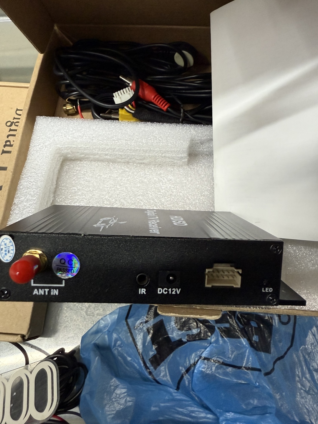 Mobile Digital TV Receiver with Antenna and Remote - photo 5