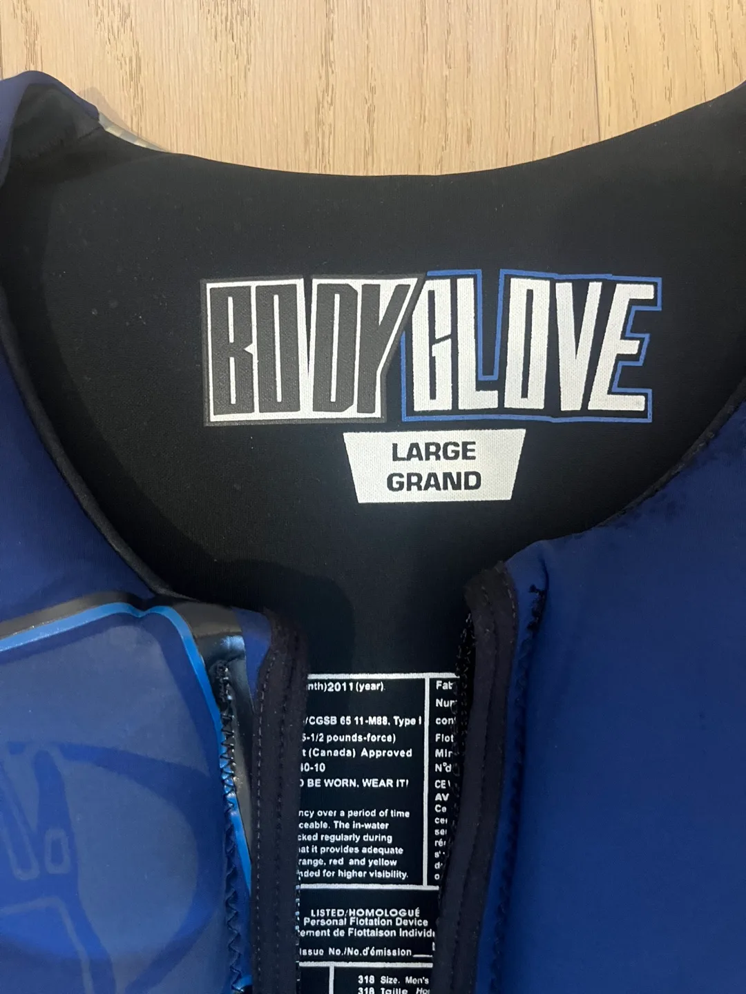 2 BodyGlove Lifejackets (Medium + Large) image indicator(2)