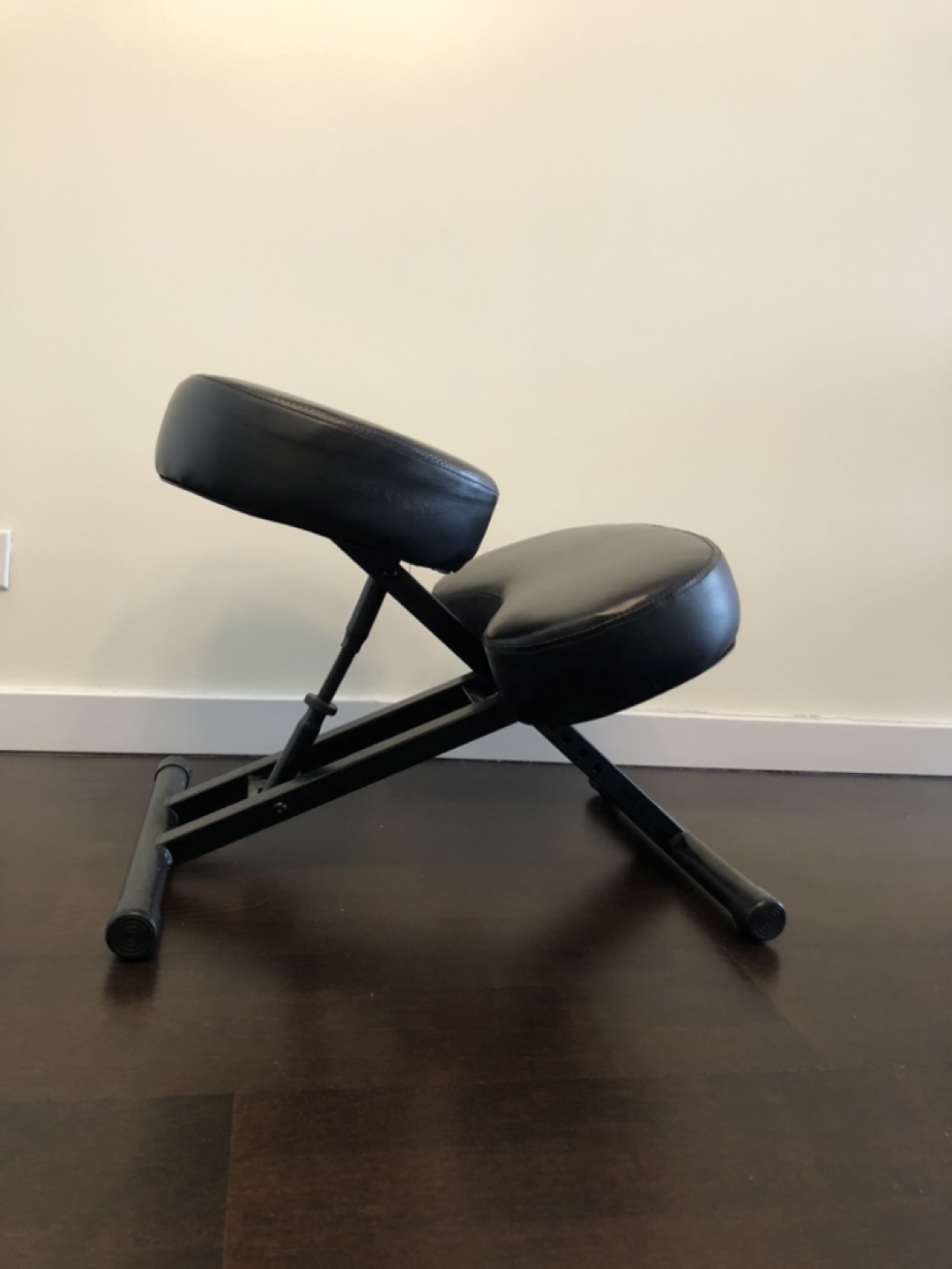 Black Kneeling Chair