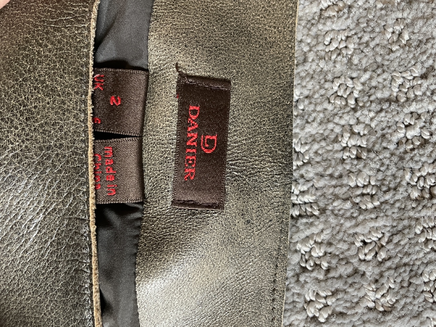 Danier Leather Skirt Size 2 - photo 4