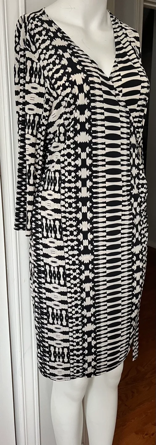 Black and White Abstract Print Wrap Dress image indicator(2)