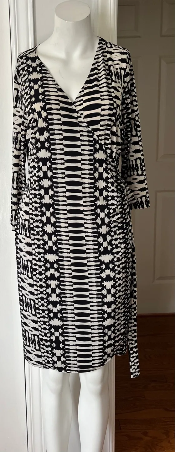 Black and White Abstract Print Wrap Dress image indicator(5)