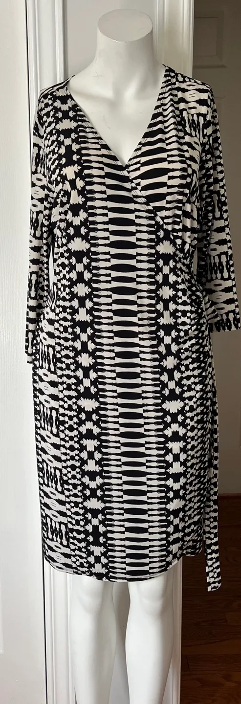 Black and White Abstract Print Wrap Dress image indicator(4)