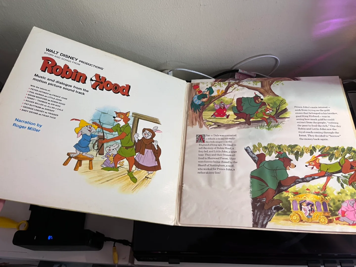 💚Disney’s Robin Hood Record - **FRENCH** Narration with Book image indicator(3)