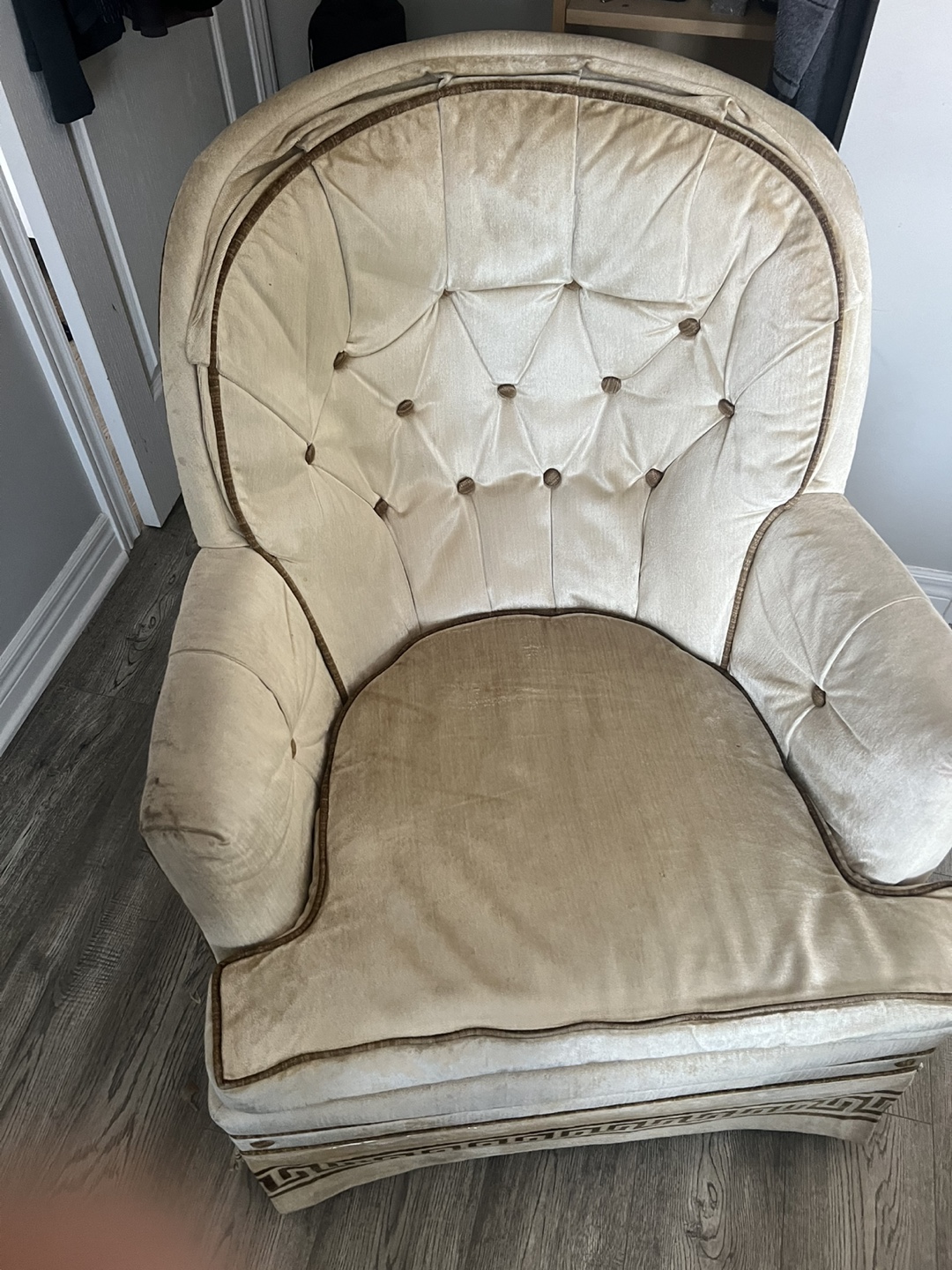 Vintage Button-Tuft Armchair - photo 2