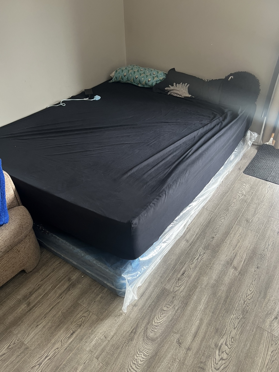Queen Mattress and Box Spring Set - photo 4