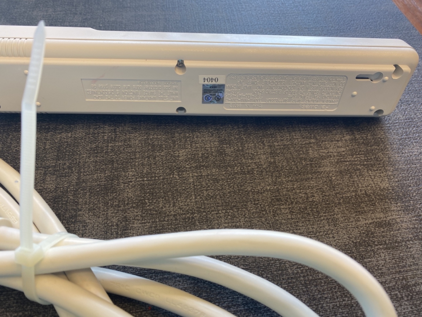 Fellowes Basic Home/Office Surge Protector – 6 Outlets - photo 4