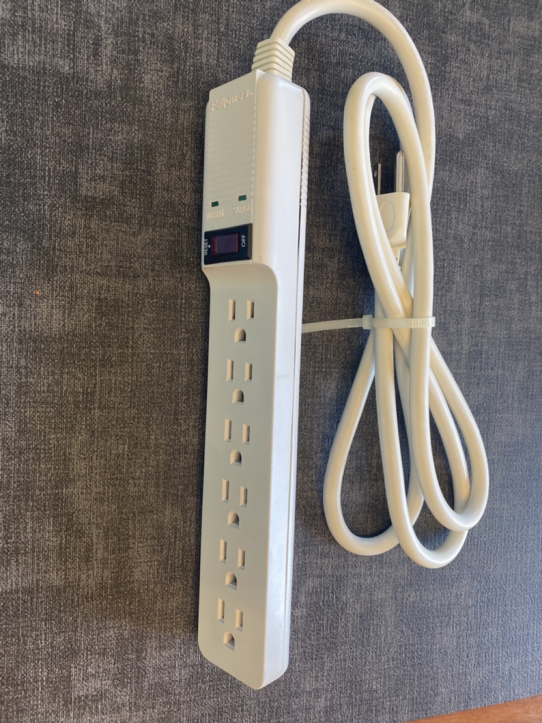 Fellowes Basic Home/Office Surge Protector – 6 Outlets - photo 2