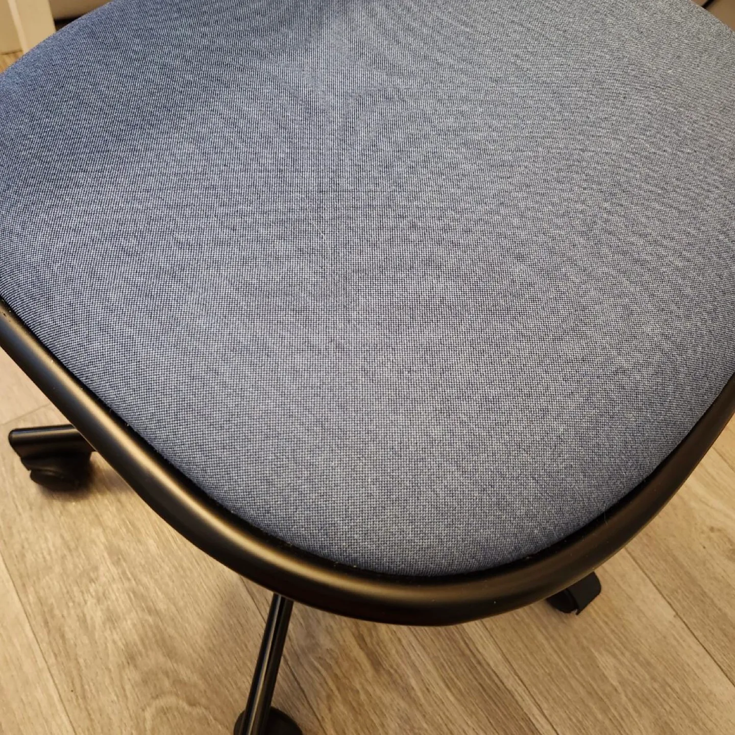 Blue Office Chair with Wheels image indicator(3)