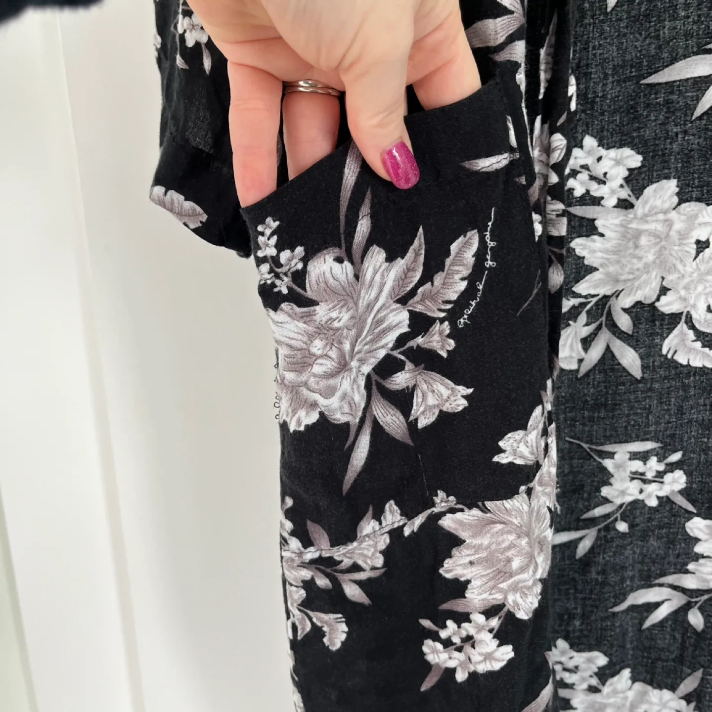 Spiritual Gangster Kimono Robe Black Floral One Size image indicator(4)