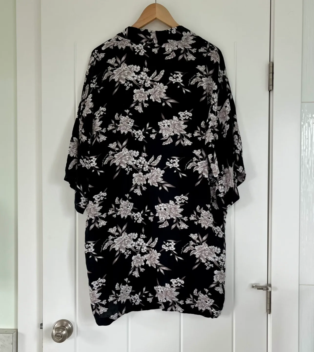 Spiritual Gangster Kimono Robe Black Floral One Size image indicator(6)